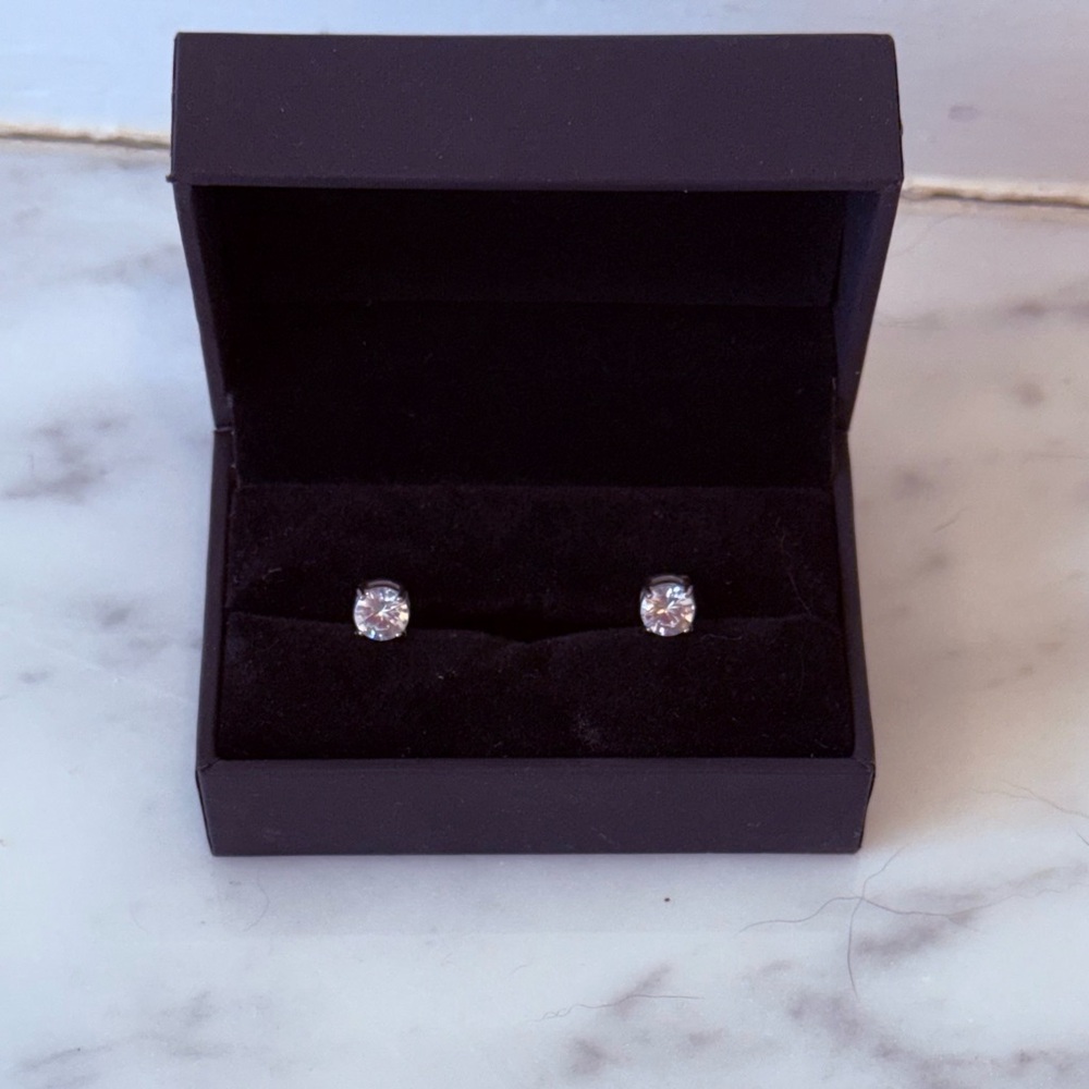 1Ct Silver Moissanite 4-Prong Round Cut Magnetic Non-Piercing Earrings